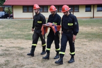 Zdjęcie sztandaru na zakończenie Obozu Młodzieżowych Drużyn Pożarniczych